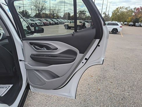 Used 2023 GMC Terrain SLE w/ Driver Convenience Package image 15