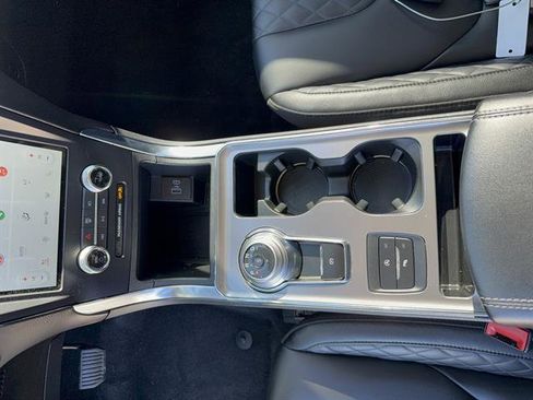 Used 2024 Ford Edge Titanium image 13