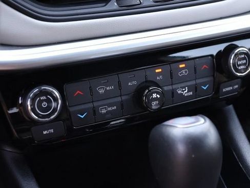Used 2025 Jeep Compass Limited AWD/4WD image 19