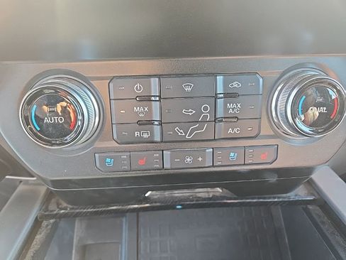 Used 2020 Ford F250 Platinum w/ FX4 Off-Road Package image 5