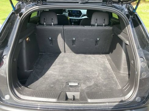 Used 2024 Chevrolet Trax RS w/ Sunroof Package FWD image 24