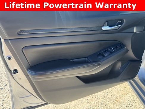 Used 2024 Nissan Altima 2.5 SV image 21