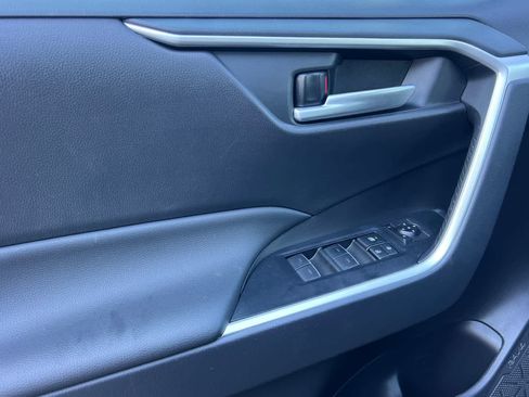 Used 2025 Toyota RAV4 XLE FWD image 12