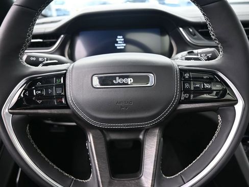 Used 2024 Jeep Grand Cherokee Overland w/ Luxury Tech Group IV image 36