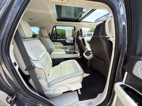 Used 2023 Lincoln Navigator Black Label AWD/4WD image 10