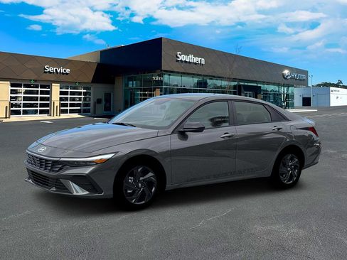 New 2026 Hyundai Elantra Sport FWD image 2