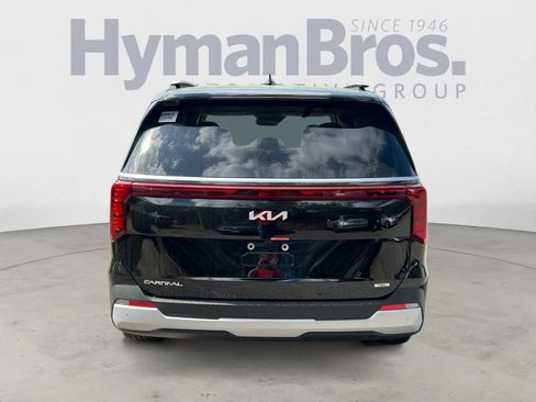 New 2026 Kia Carnival EX FWD image 4
