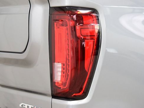 Used 2025 GMC Sierra 1500 AT4 w/ AT4 Premium Package AWD/4WD image 15