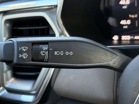 Used 2024 GMC Canyon Denali image 21