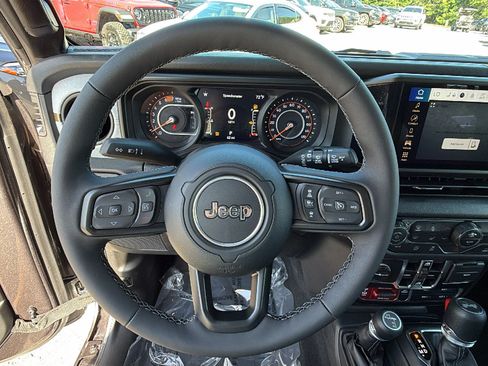 Used 2025 Jeep Wrangler Unlimited Sport AWD/4WD image 26