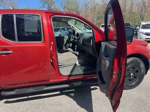 Used 2015 Nissan Frontier S image 12