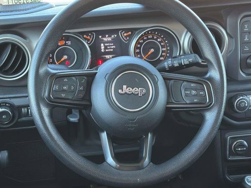 Used 2018 Jeep Wrangler Unlimited Sport image 8