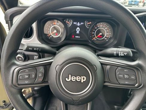 Used 2025 Jeep Wrangler Sport AWD/4WD image 21