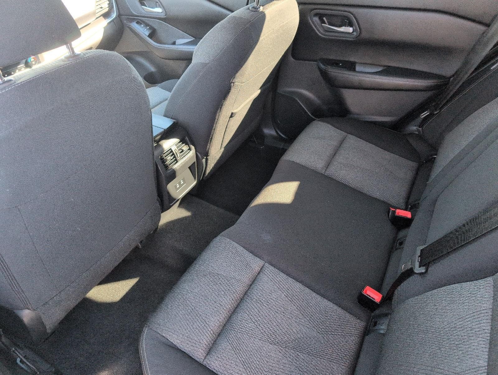 Used 2025 Nissan Rogue SV AWD/4WD image 21