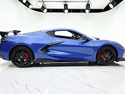 Used 2021 Chevrolet Corvette Stingray Coupe w/ 1LT RWD image 16