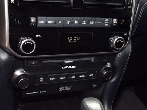 Used 2023 Lexus GX 460 Premium w/ Accessory Package AWD/4WD image 25