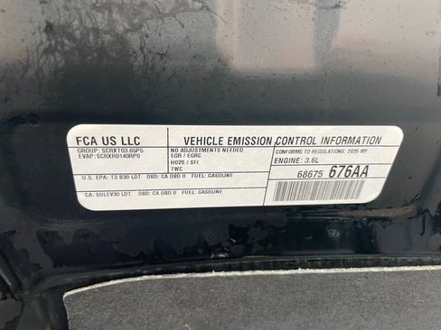 Used 2025 Chrysler Pacifica Limited FWD image 45