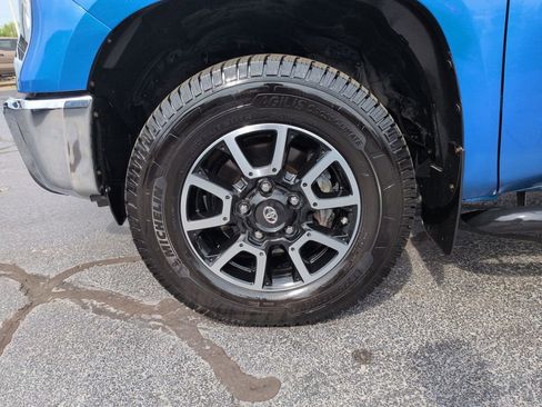 Used 2018 Toyota Tundra SR5 w/ TRD Off Road Package image 27