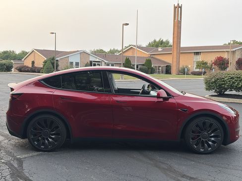 Used 2025 Tesla Model Y Performance AWD/4WD image 4