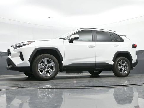 Used 2025 Toyota RAV4 XLE AWD/4WD image 16