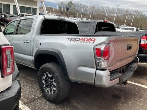 Used 2022 Toyota Tacoma TRD Off-Road image 4