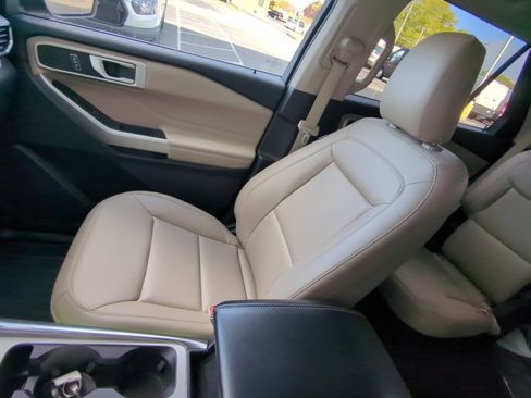 Used 2022 Ford Explorer XLT w/ Equipment Group 202A image 17