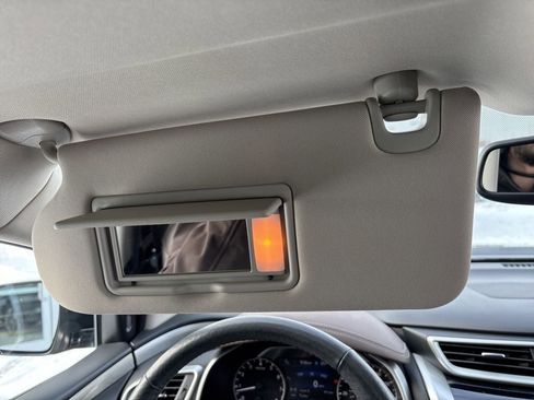 Used 2018 Nissan Murano SL w/ Moonroof Package image 16