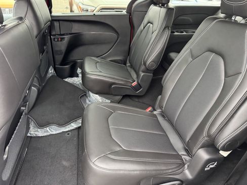 New 2026 Chrysler Pacifica Select image 11
