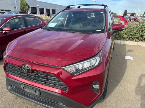 Used 2020 Toyota RAV4 XLE w/ Convenience Package AWD/4WD image 2