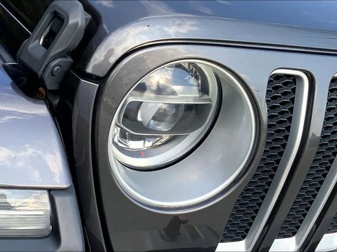 Used 2020 Jeep Wrangler Unlimited Sahara image 27