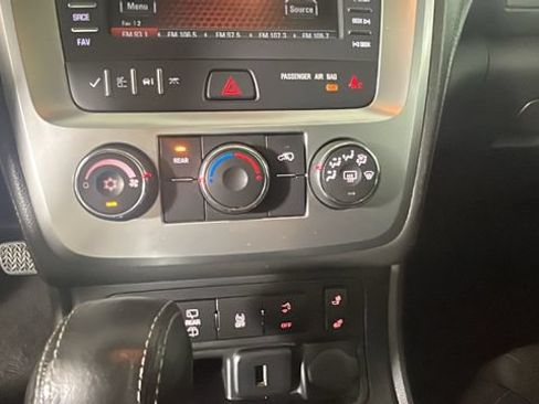 Used 2015 GMC Acadia SLE FWD image 21