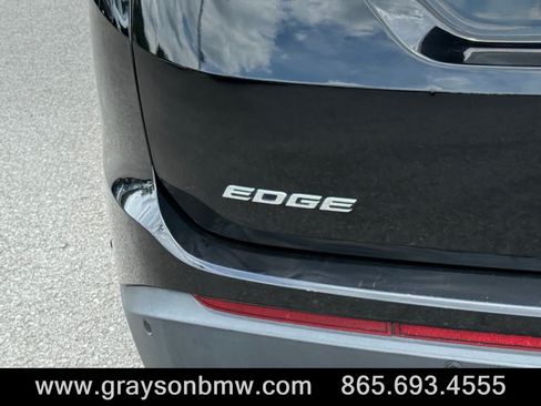 Used 2016 Ford Edge Titanium w/ Equipment Group 302A AWD/4WD image 10