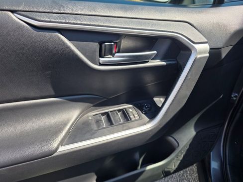 Used 2024 Toyota RAV4 XLE FWD image 38