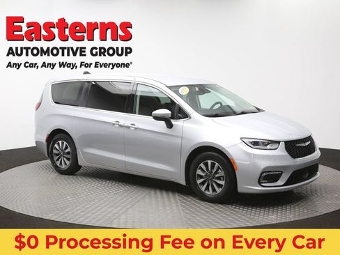 Used 2023 Chrysler Pacifica Touring-L FWD image 50