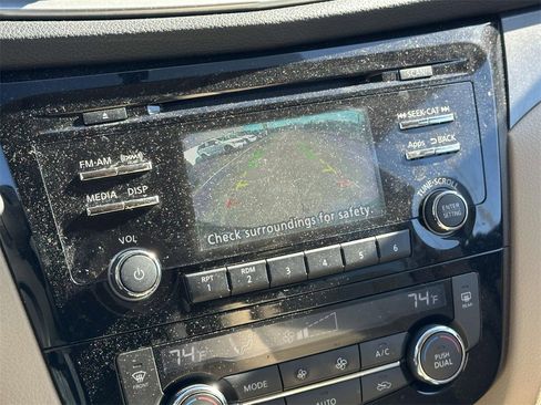 Used 2016 Nissan Rogue SV image 25