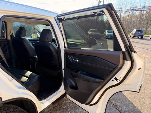 Used 2022 Nissan Rogue SV w/ SV Premium Package image 22