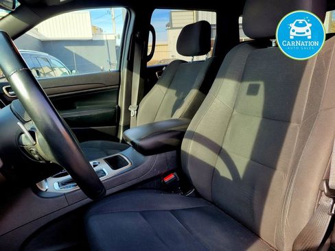 Used 2017 Jeep Grand Cherokee Laredo image 7