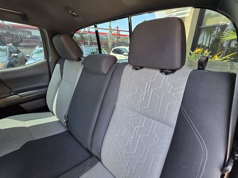 Used 2021 Toyota Tacoma TRD Off-Road w/ Technology Package AWD/4WD image 27