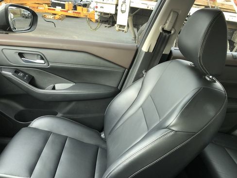 Used 2023 Nissan Rogue SL w/ SL Premium Package image 24