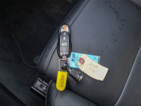 Used 2023 Porsche Macan S image 32