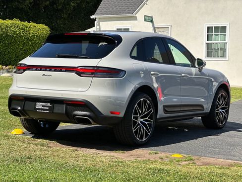 Certified 2025 Porsche Macan AWD/4WD image 8