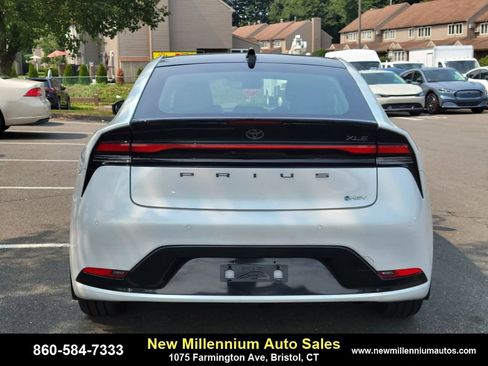 Used 2024 Toyota Prius XLE image 4