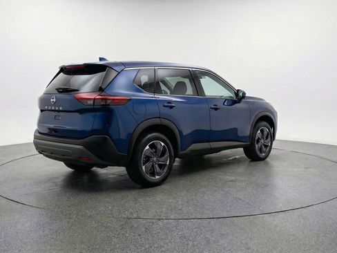 Used 2025 Nissan Rogue SV AWD/4WD image 9