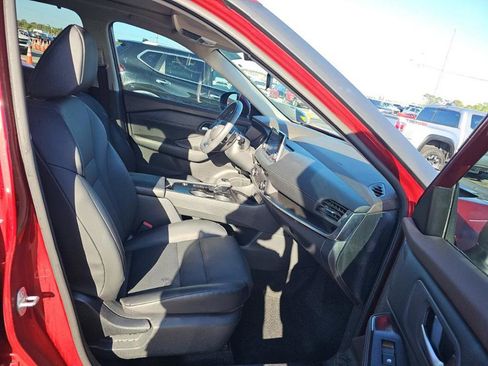 Used 2023 Nissan Rogue SV w/ SV Premium B Package image 14