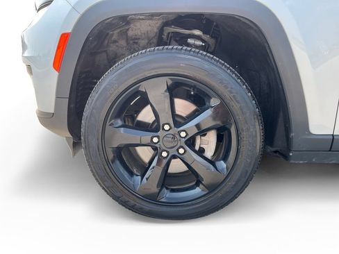 Used 2023 Jeep Grand Cherokee L Laredo AWD/4WD image 31