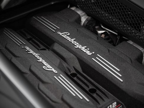 Used 2024 Lamborghini Revuelto image 17