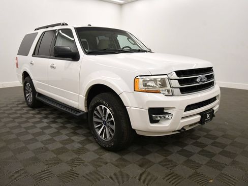 Used 2017 Ford Expedition XLT w/ Equipment Group 202A AWD/4WD image 10