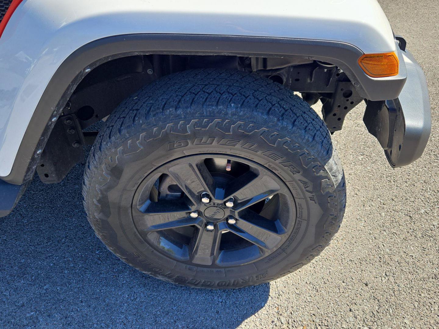Used 2022 Jeep Wrangler Unlimited Sahara AWD/4WD image 9