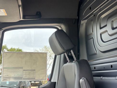 Used 2025 Mercedes-Benz Sprinter 2500 image 10