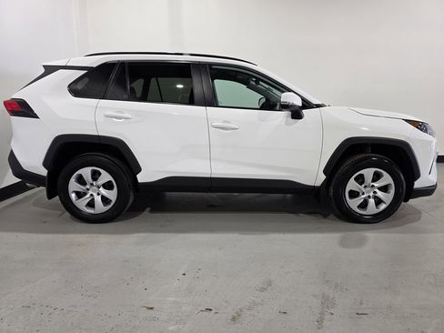 Used 2021 Toyota RAV4 LE image 22
